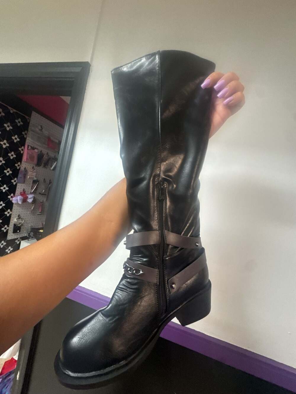 Knee-High Riding Boots with Chain - Picture 3 of 7